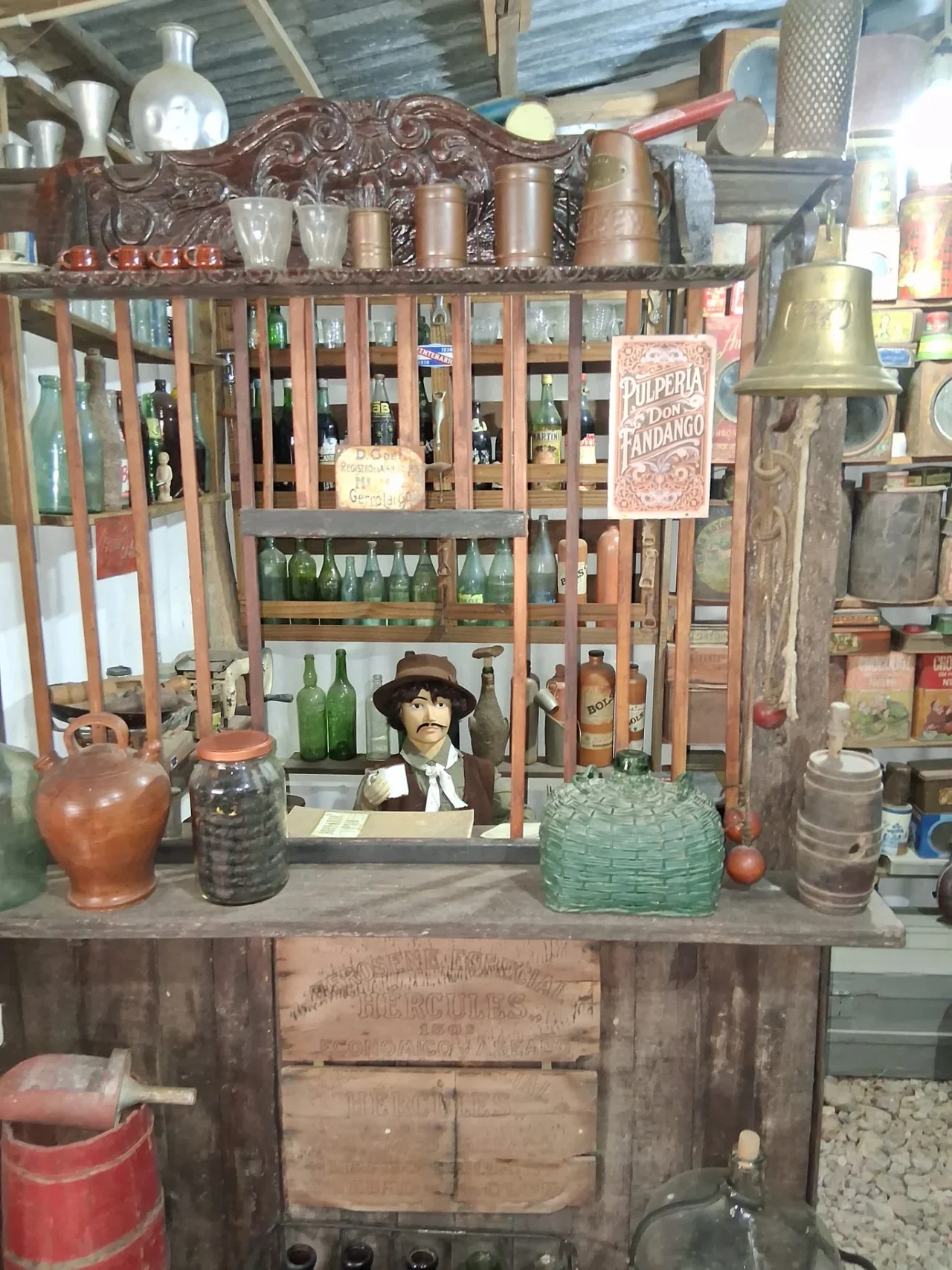 Recreación de una antigua pulpería en el Museo Don Fandango.